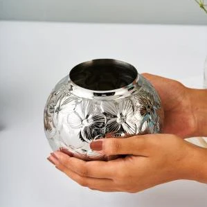 Leaf Vase Large – Elegant Stainless Steel Home Decor - Image 5